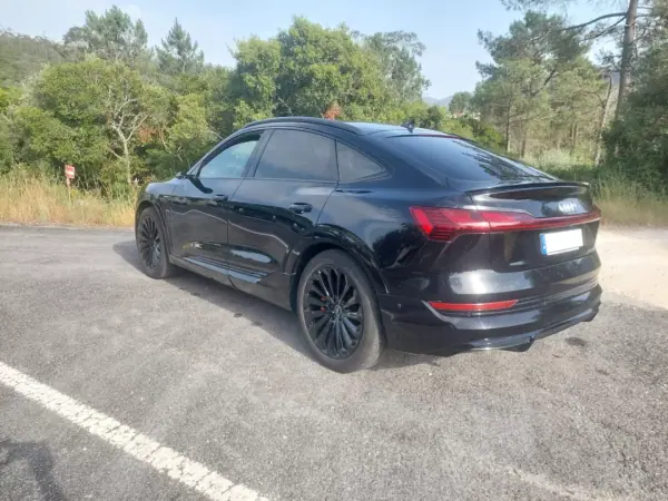 Audi e-tron Sportback 2021 - 35300 EUR, 123480 km - AUTO.MOTO.pt - 123480km - foto 4 de 15