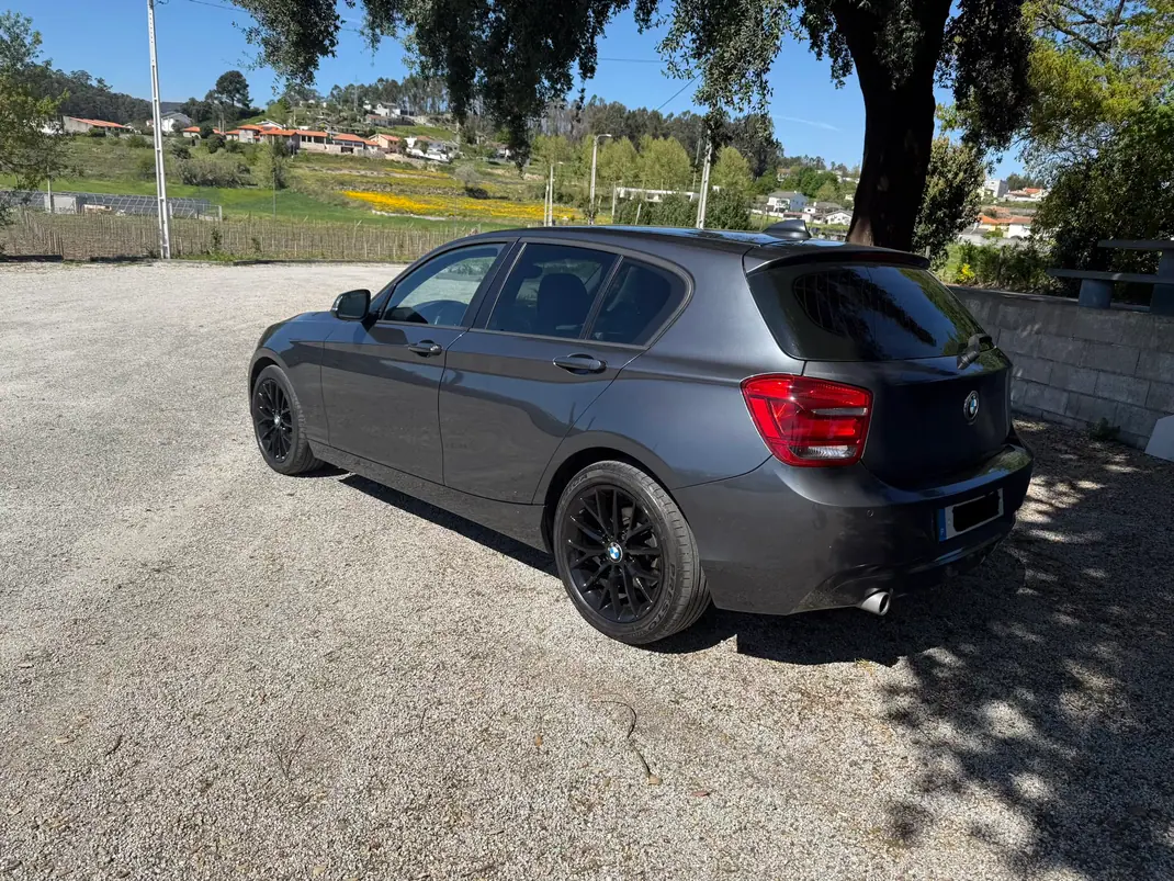 BMW 118 2013 - 10500 EUR, 192500 km - AUTO.MOTO.pt - 192500km - foto 4 de 10