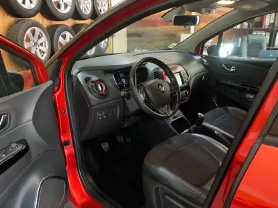Renault Captur 2015 - 14900 EUR, 139000 km - AUTO.MOTO.pt - 139000km - foto 6 de 20