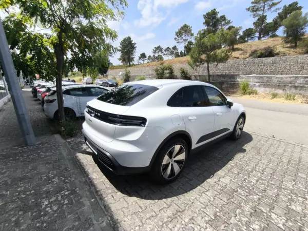 Porsche Macan 2025 - 76875 EUR, 17000 km - AUTO.MOTO.pt - 17000km - foto 5 de 19
