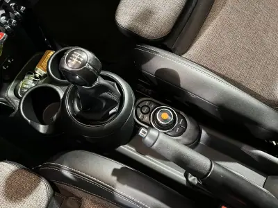 MINI Cooper 2019 - 24800 EUR, 28470 km - AUTO.MOTO.pt - 28470km - foto 19 de 31