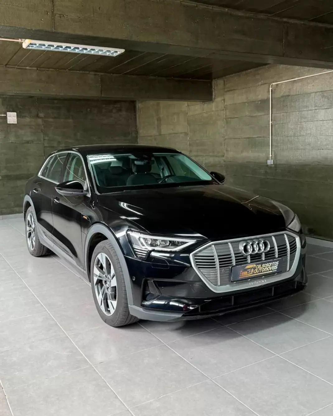 Audi e-tron 2020 - 27500 EUR, 90120 km - AUTO.MOTO.pt - 90120km - foto 1 de 17