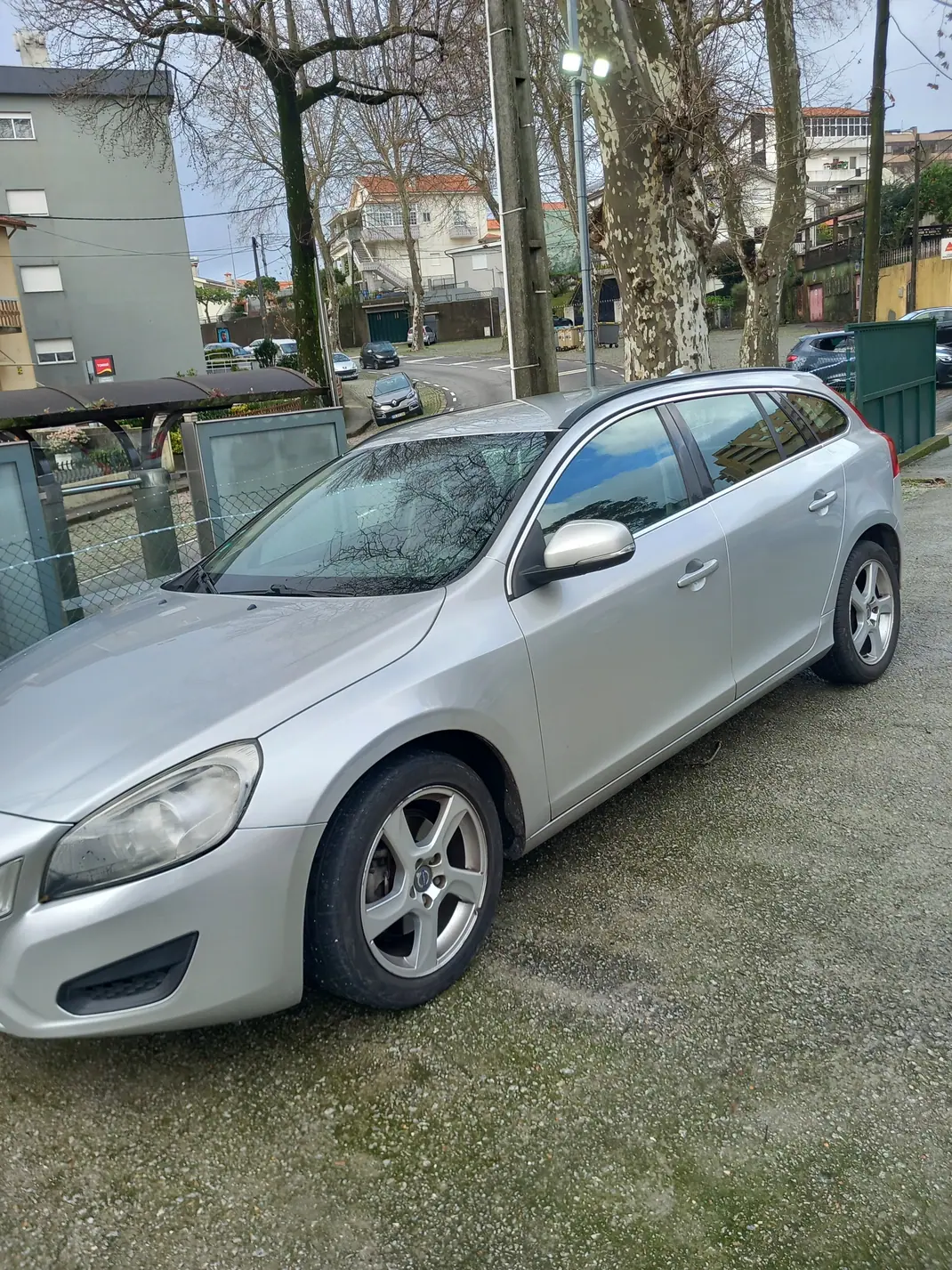 Volvo V60 2011 - 9750 EUR, 150000 km - AUTO.MOTO.pt - 150000km - foto 3 de 9