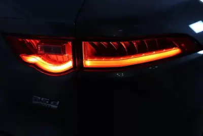 Jaguar F-Pace 2018 - 33900 EUR, 70000 km - AUTO.MOTO.pt - 70000km - foto 29 de 39