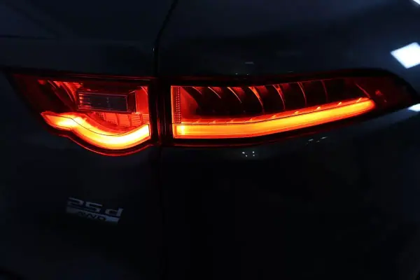 Jaguar F-Pace 2018 - 33900 EUR, 70000 km - AUTO.MOTO.pt - 70000km - foto 29 de 39