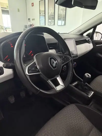 Renault Clio 2021 - 14490 EUR, 170000 km - AUTO.MOTO.pt - 170000km - foto 10 de 18