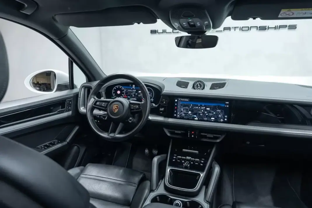 Porsche Cayenne 2024 - 97950 EUR, 32000 km - AUTO.MOTO.pt - 32000km - foto 18 de 55