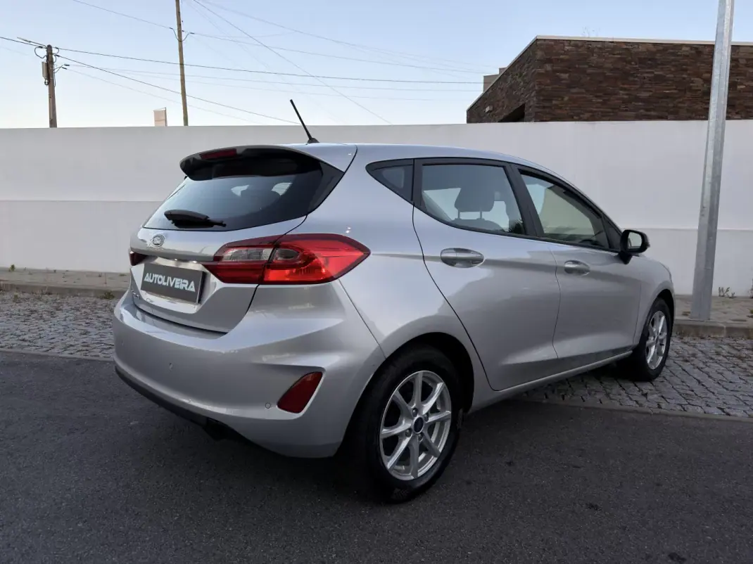 Ford Fiesta 2018 - 10500 EUR, 138071 km - AUTO.MOTO.pt - 138071km - foto 6 de 21