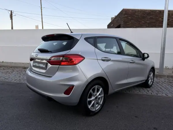 Ford Fiesta 2018 - 10500 EUR, 138071 km - AUTO.MOTO.pt - 138071km - foto 6 de 21
