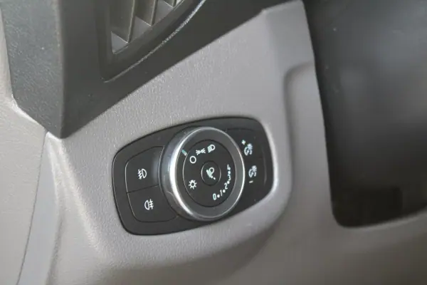 Ford Transit 2021 - 13490 EUR, 172000 km - AUTO.MOTO.pt - 172000km - foto 18 de 22