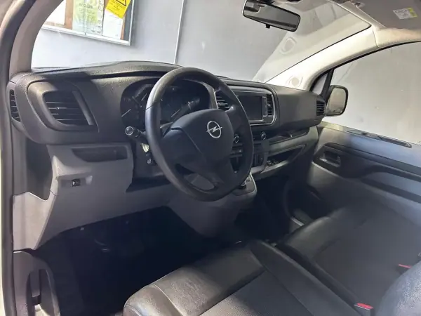 Opel Vivaro 2021 - 17000 EUR, 188500 km - AUTO.MOTO.pt - 188500km - foto 16 de 30