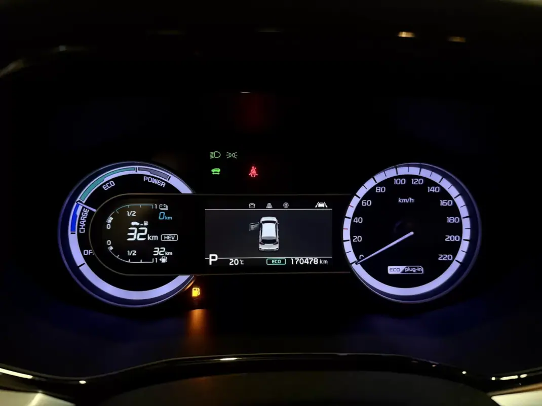 Kia Niro 2020 - 17490 EUR, 168000 km - AUTO.MOTO.pt - 168000km - foto 10 de 21