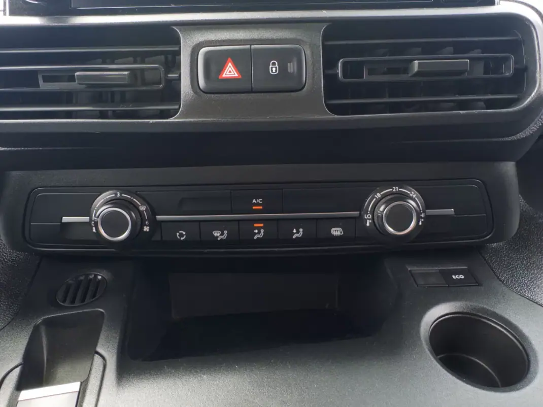 Citroën Berlingo 2020 - 14990 EUR, 148000 km - 148000km - foto 29 de 33