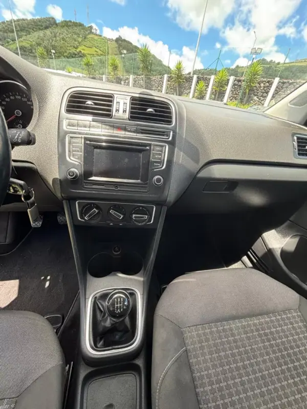 Volkswagen Polo 2017 - 10990 EUR, 146070 km - AUTO.MOTO.pt - 146070km - foto 9 de 12