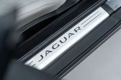 Jaguar F-Type 2020 - 54950 EUR, 52000 km - AUTO.MOTO.pt - 52000km - foto 17 de 41