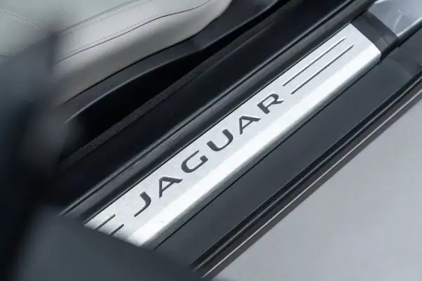 Jaguar F-Type 2020 - 52950 EUR, 52000 km - AUTO.MOTO.pt - 52000km - foto 17 de 41