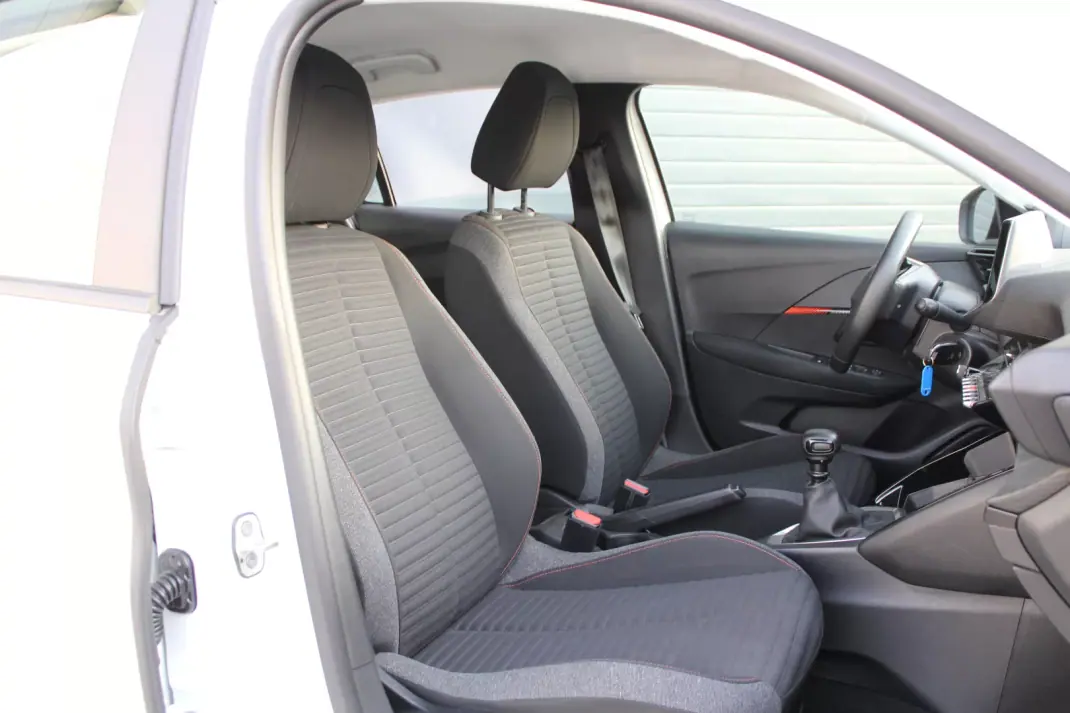 Peugeot 208 2021 - 16200 EUR, 27000 km - AUTO.MOTO.pt - 27000km - foto 12 de 19