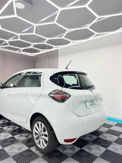 Renault Zoe 2020 - 13999 EUR, 114000 km - AUTO.MOTO.pt - 114000km - foto 6 de 21