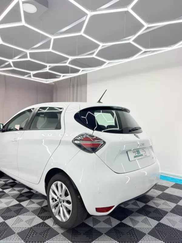 Renault Zoe 2020 - 13999 EUR, 114000 km - AUTO.MOTO.pt - 114000km - foto 6 de 21
