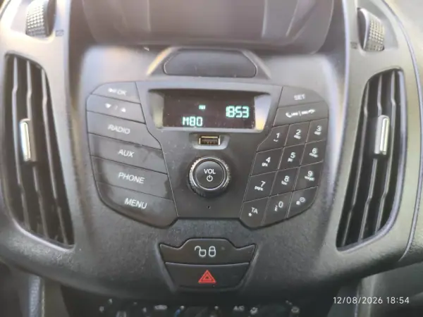 Ford Transit 2015 - 9780 EUR, 132500 km - AUTO.MOTO.pt - 132500km - foto 26 de 29