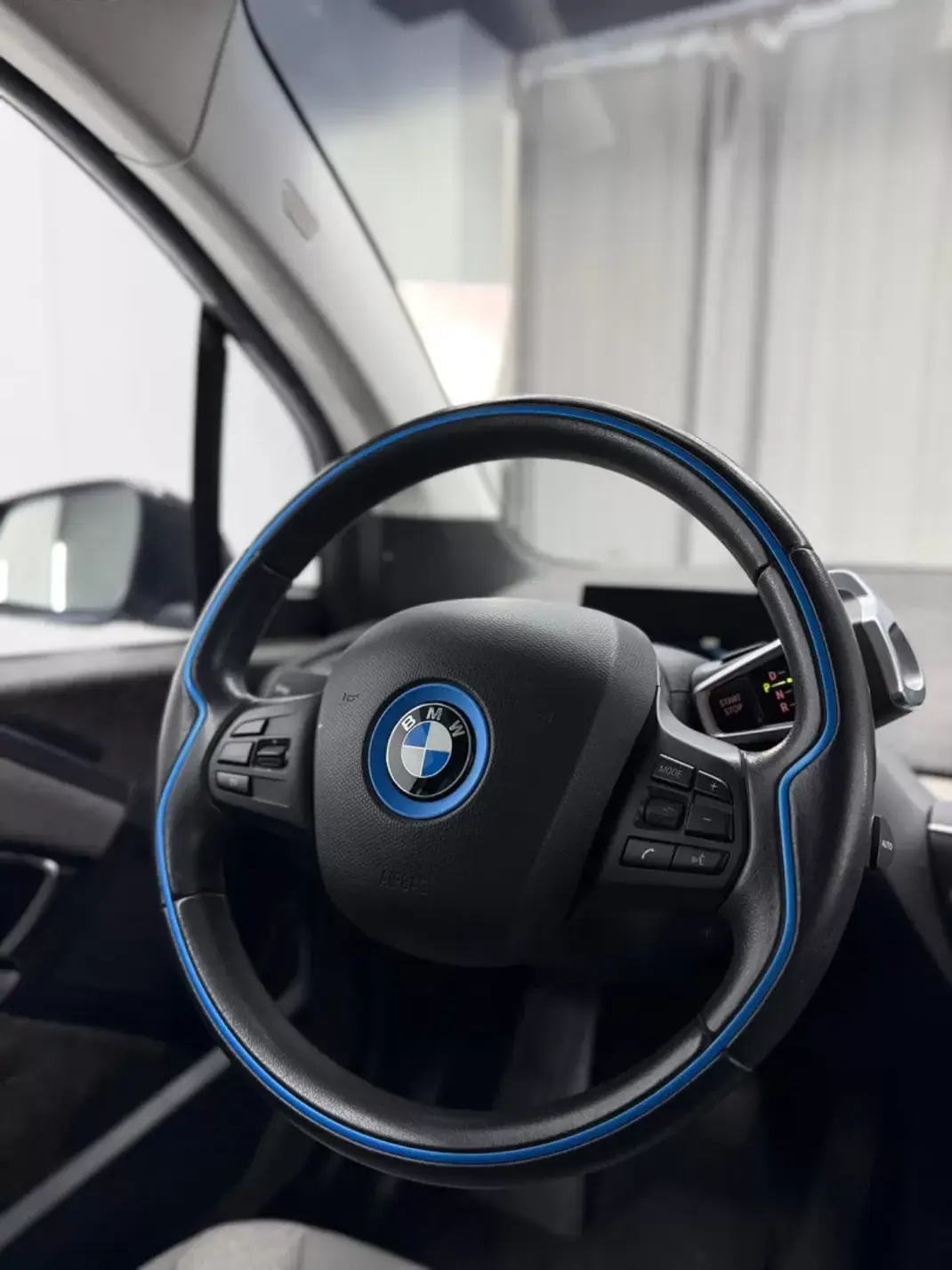 BMW i3 2014 - 10750 EUR, 118000 km - AUTO.MOTO.pt - 118000km - foto 16 de 23