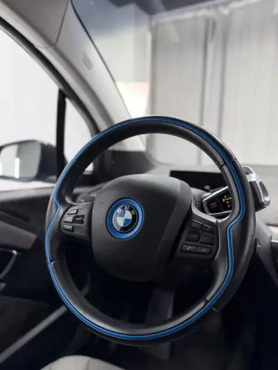 BMW i3 2014 - 10750 EUR, 118000 km - AUTO.MOTO.pt - 118000km - foto 16 de 23