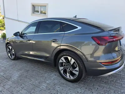 Audi e-tron 2021 - 32900 EUR, 120000 km - 120000km - foto 5 de 51