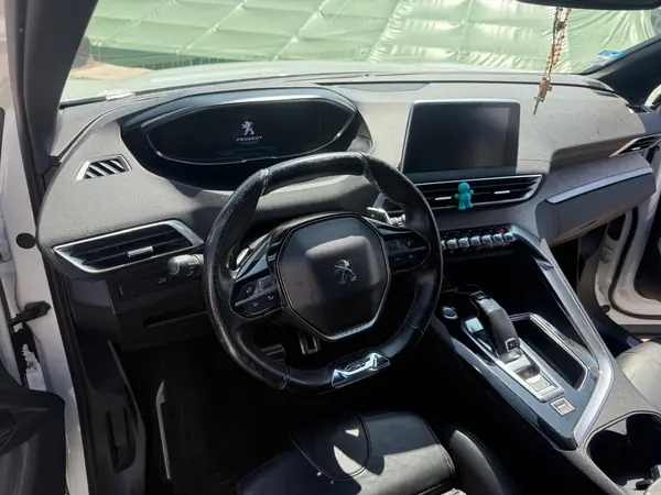 Peugeot 5008 2018 - 19900 EUR, 202000 km - AUTO.MOTO.pt - 202000km - foto 6 de 11
