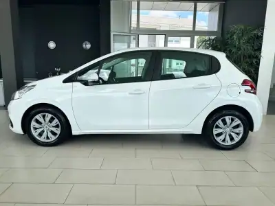 Peugeot 208 2018 - 11990 EUR, 141744 km - AUTO.MOTO.pt - 141744km - foto 19 de 21