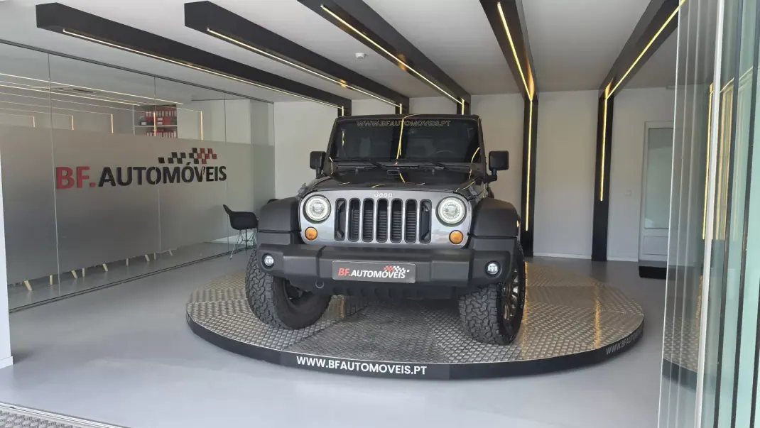 Jeep Wrangler Unlimited 2018 - 49500 EUR, 104894 km - AUTO.MOTO.pt - 104894km - foto 12 de 63