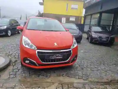 Peugeot 208 2018 - 8000 EUR, 97000 km - AUTO.MOTO.pt - 97000km - foto 3 de 15