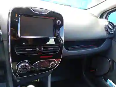 Renault Clio 2013 - 8600 EUR, 171000 km - AUTO.MOTO.pt - 171000km - foto 13 de 19