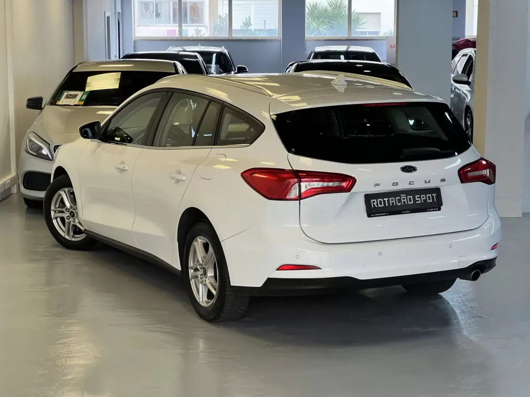 Ford Focus SW 2020 - 12990 EUR, 170000 km - AUTO.MOTO.pt - 170000km - foto 5 de 38