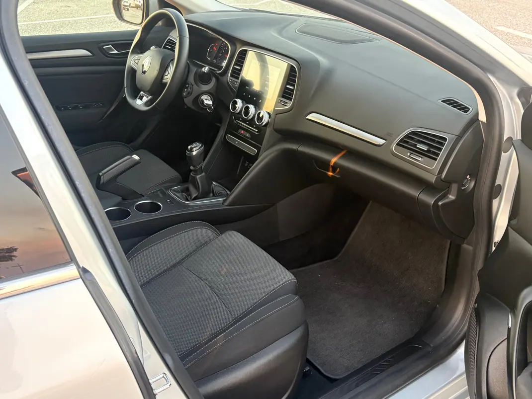 Renault Mégane Sport Tourer 2022 - 17990 EUR, 43000 km - 43000km - foto 10 de 14