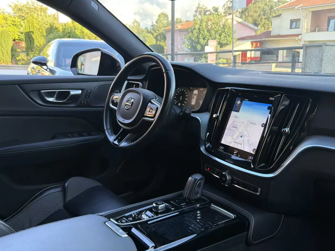 Volvo V60 2021 - 24000 EUR, 175874 km - 175874km - foto 5 de 11