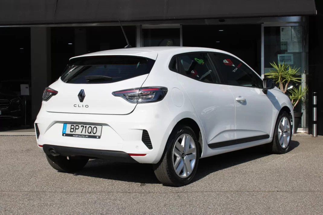 Renault Clio 2024 - 18750 EUR, 1753 km - AUTO.MOTO.pt - 1753km - foto 2 de 22