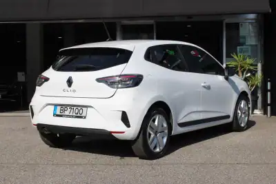 Renault Clio 2024 - 18750 EUR, 1753 km - AUTO.MOTO.pt - 1753km - foto 2 de 22