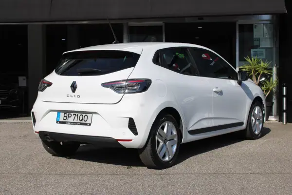 Renault Clio 2024 - 18750 EUR, 1753 km - AUTO.MOTO.pt - 1753km - foto 2 de 22