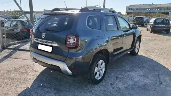 Dacia Duster 2019 - 13999 EUR, 140000 km - AUTO.MOTO.pt - 140000km - foto 14 de 15