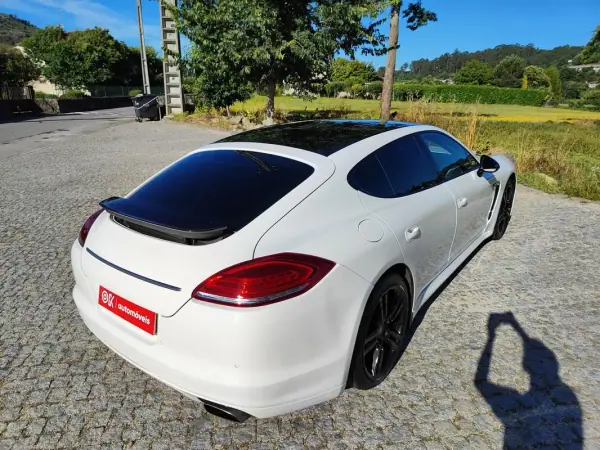 Porsche Panamera 2012 - 32250 EUR, 206000 km - AUTO.MOTO.pt - 206000km - foto 12 de 40