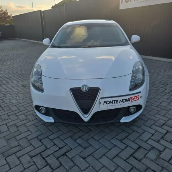 Alfa Romeo Giulietta 2016 - 10950 EUR, 172955 km - AUTO.MOTO.pt - 172955km - foto 30 de 32