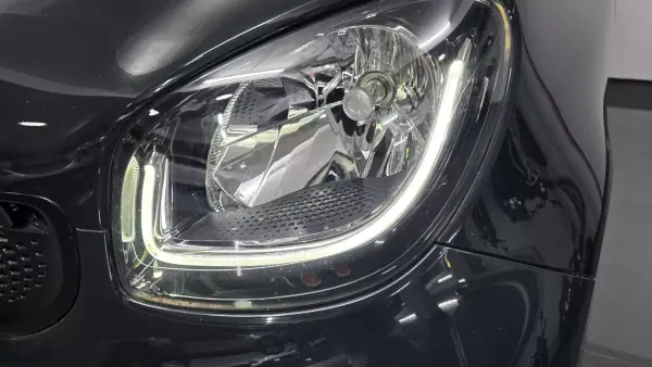 Smart ForTwo Coupé 2018 - 14990 EUR, 72000 km - AUTO.MOTO.pt - 72000km - foto 23 de 37