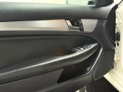 Mercedes-Benz C 250 2011 - 18500 EUR, 193000 km - AUTO.MOTO.pt - 193000km - foto 21 de 22