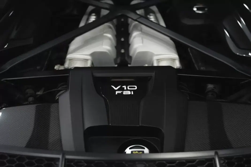 Audi R8 Coupé 2016 - 129950 EUR, 87000 km - 87000km - foto 14 de 51