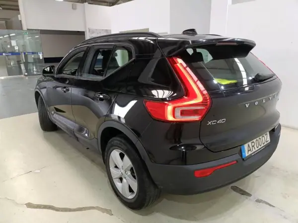 Volvo XC 40 1.5 T2 Momentum Core 2022 Gasolina — 121 117 km Volvo XC 40 1.5 T2 Momentum Core 2022 Gasolina