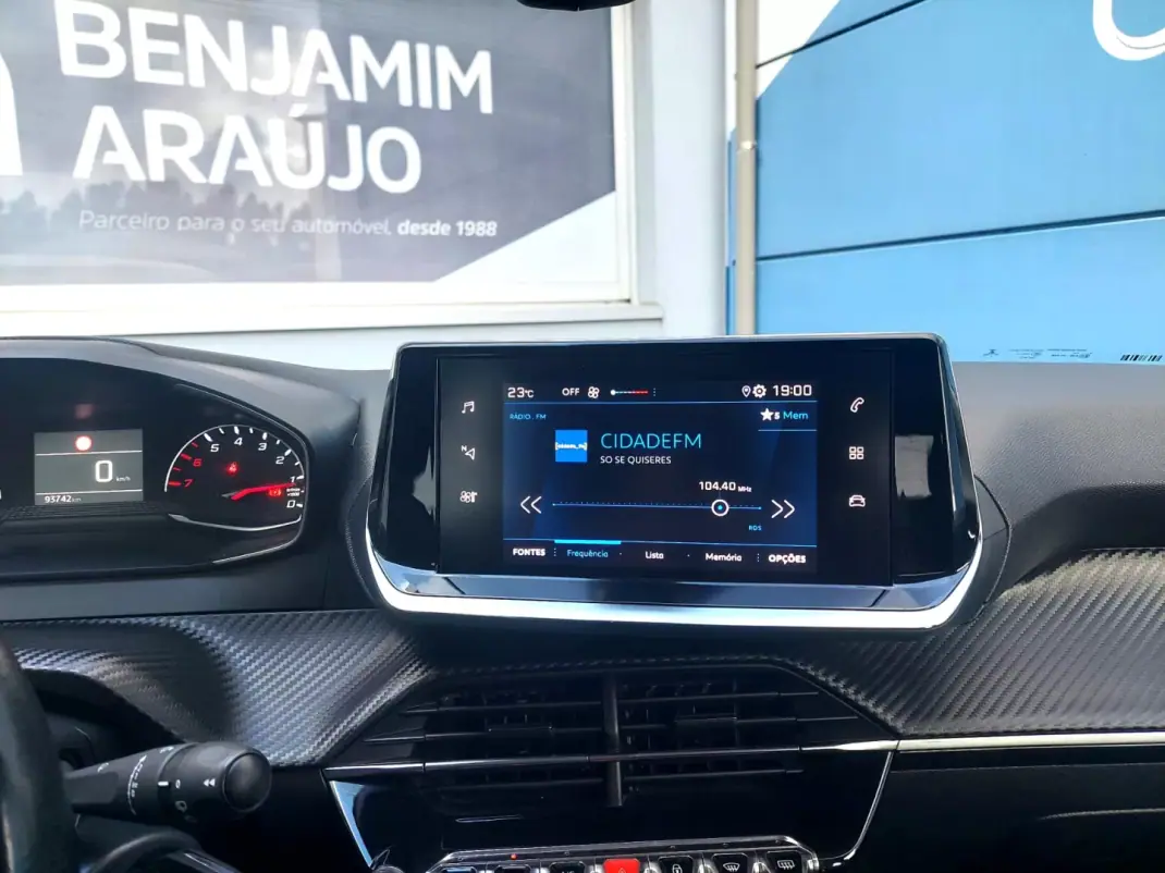 Peugeot 208 2020 - 17900 EUR, 94355 km - AUTO.MOTO.pt - 94355km - foto 14 de 23