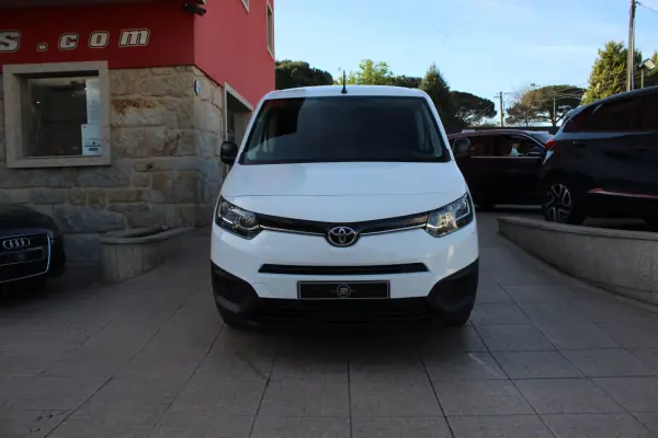 Toyota Proace Verso Electric 2022 - 22750 EUR, 52000 km - AUTO.MOTO.pt - 52000km - foto 2 de 28