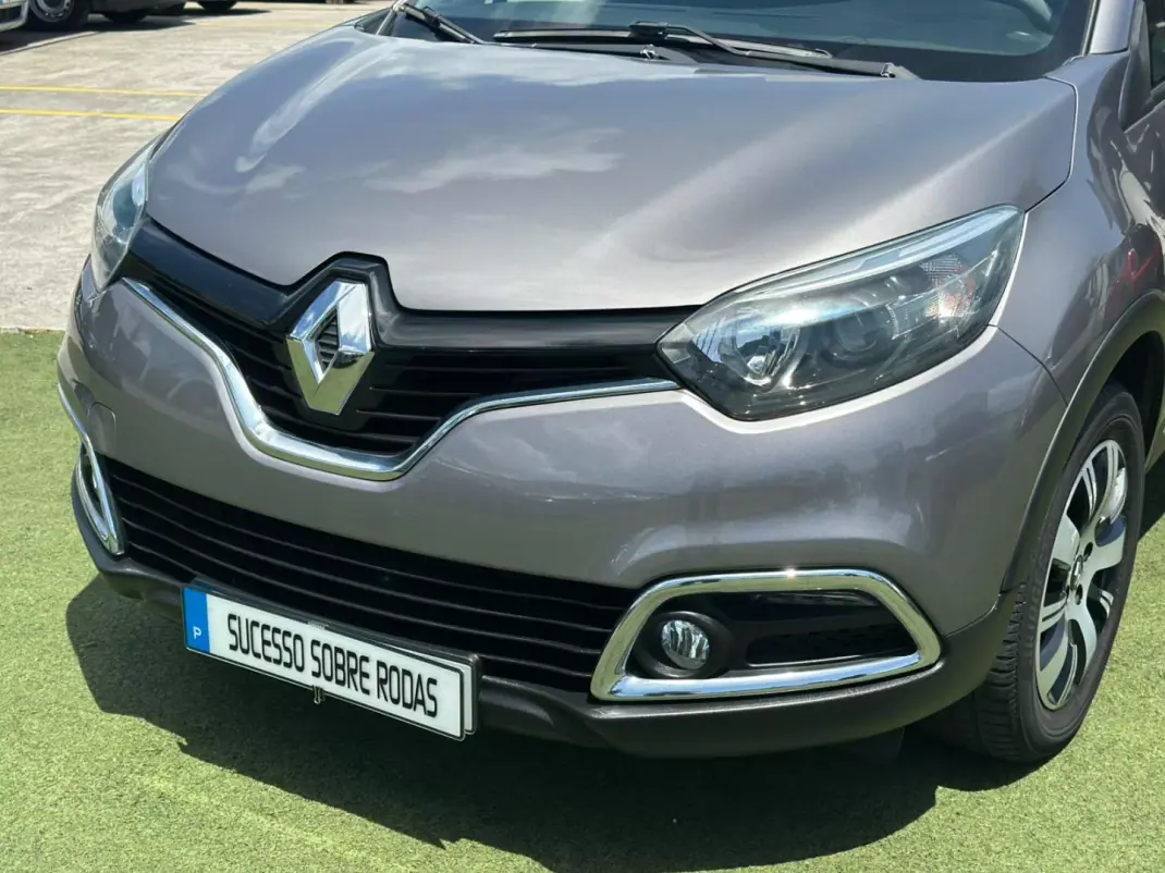 Renault Captur 2015 - 13990 EUR, 56433 km - AUTO.MOTO.pt - 56433km - foto 3 de 17