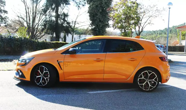 Renault Mégane 2019 - 43990 EUR, 42000 km - AUTO.MOTO.pt - 42000km - foto 12 de 41