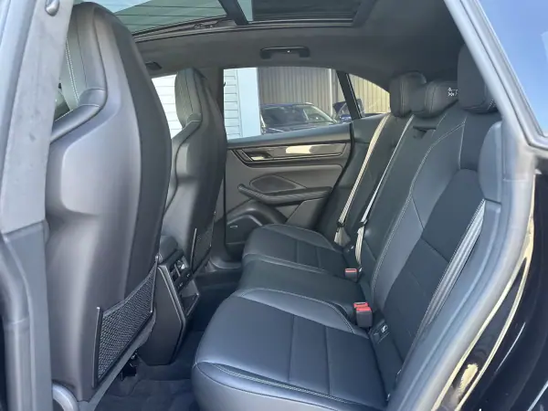 Porsche Macan 2025 - 127000 EUR, 12000 km - AUTO.MOTO.pt - 12000km - foto 52 de 80